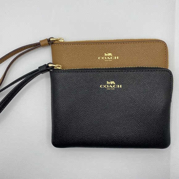 HP🎉 Coach Wristlet - Picture 2 of 6